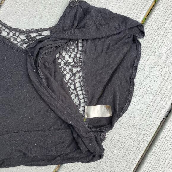 Black sheer crop top flutter sleeve crochet back dELiA's whimsigoth Y2K boho - Picture 5 of 6